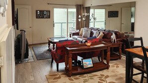 Unclassified image, 3 of 32, button - Oceanfront Retreat In Heart Of Encinitas! (Encinitas)