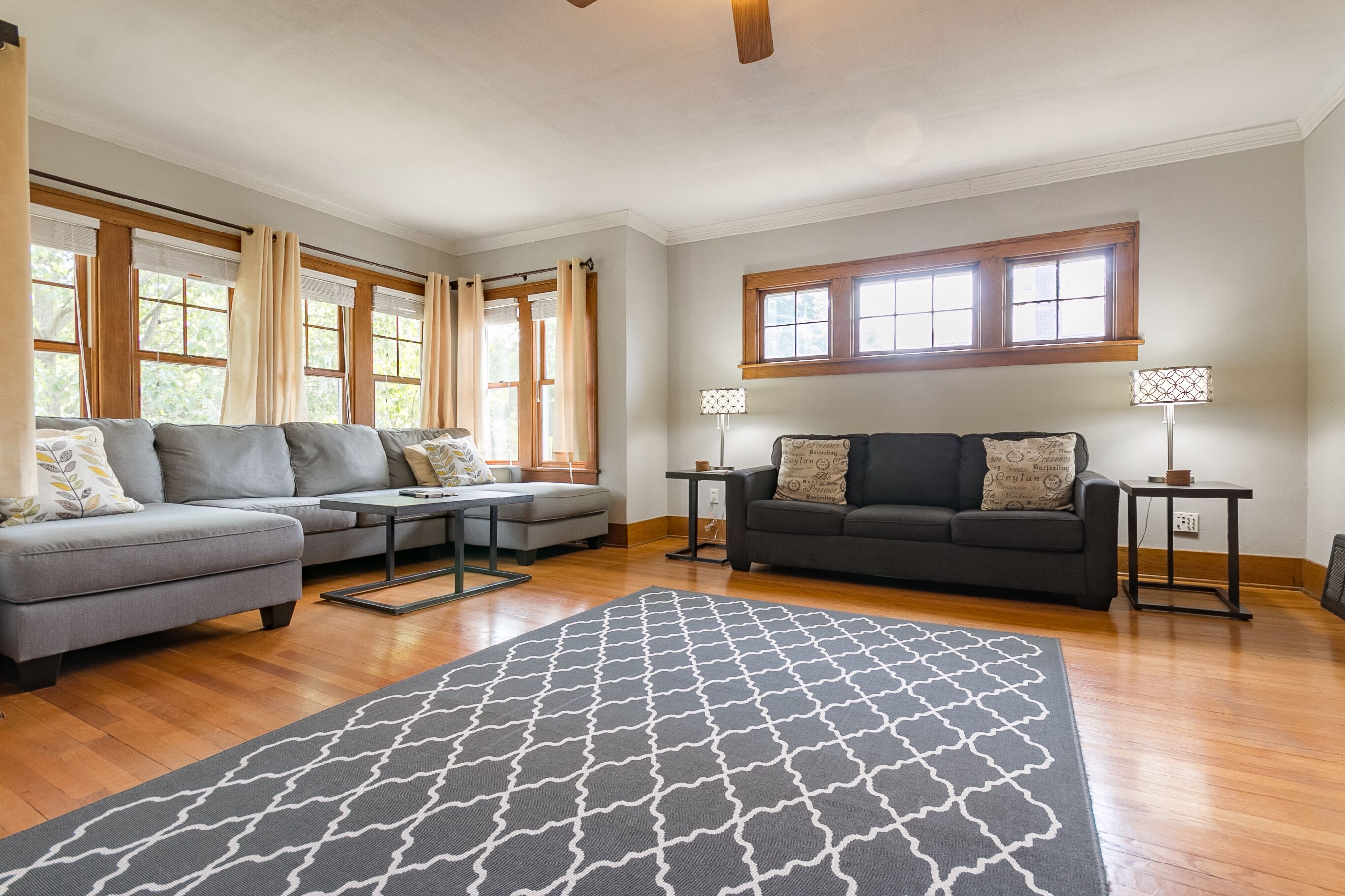 Walk to ND and Eddy Street, ProCleaned * Comfy * Updated