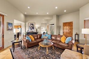 Smart TV, fireplace, DVD player, books - Golfers Paradise - Access to ICON Private Gallery and Dove Mountain Golf Club!   (Marana)