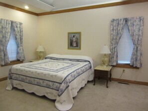 5 bedrooms, desk, iron/ironing board, travel crib