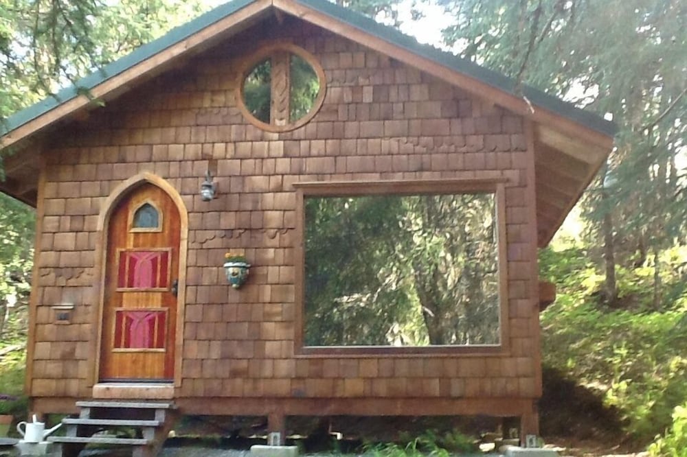 Chugach Mountain Cabin Retreat