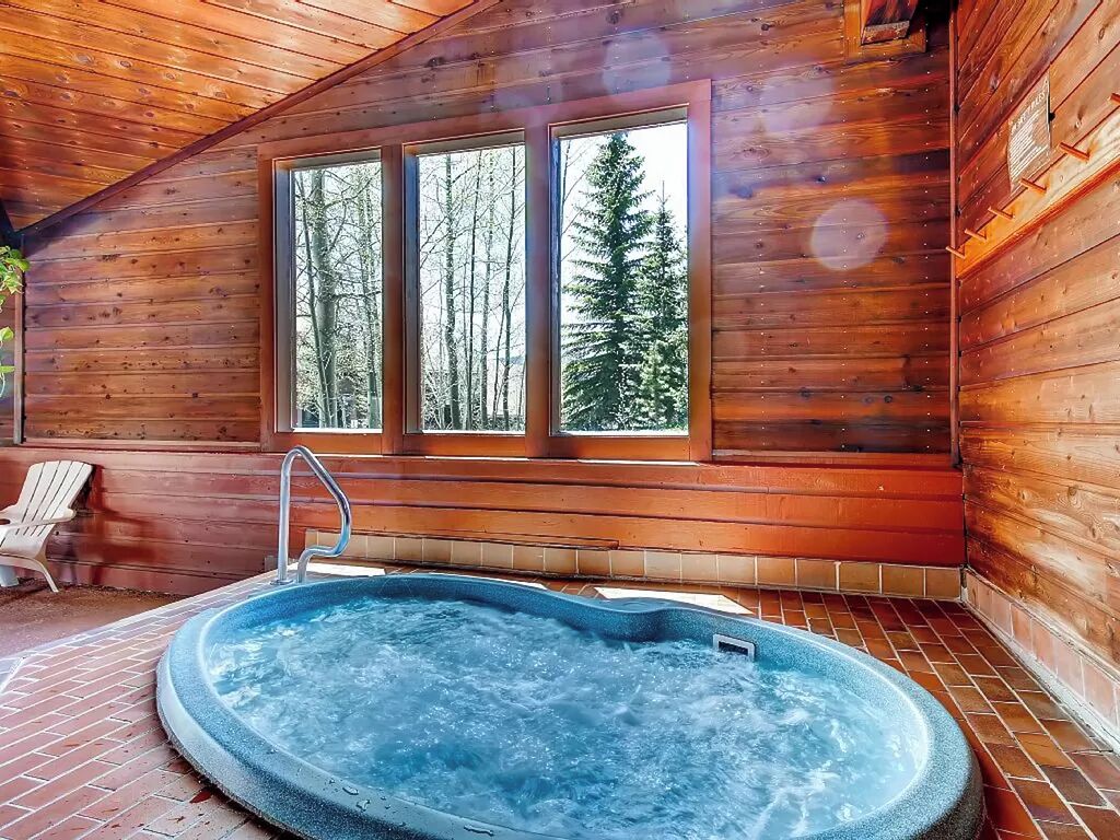 This is the hot tub right next to the pool in the clubhouse