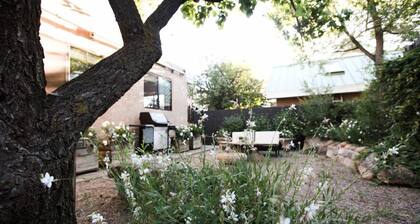 Romantic Pied-à-Terre