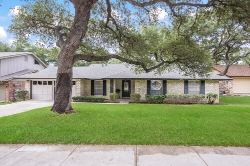 Updated One Story House Located Close To Seaworld And Six Flags