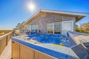 Outdoor spa tub - Oceanfront Bella Beach Box - Dog Friendly w/ Hot Tub and Direct Beach Access (Avon)