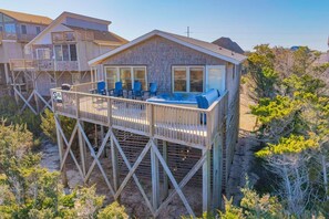Outdoor spa tub - Oceanfront Bella Beach Box - Dog Friendly w/ Hot Tub and Direct Beach Access (Avon)