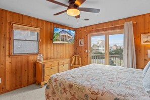 4 bedrooms, free WiFi, bed sheets - Oceanfront Bella Beach Box - Dog Friendly w/ Hot Tub and Direct Beach Access (Avon)