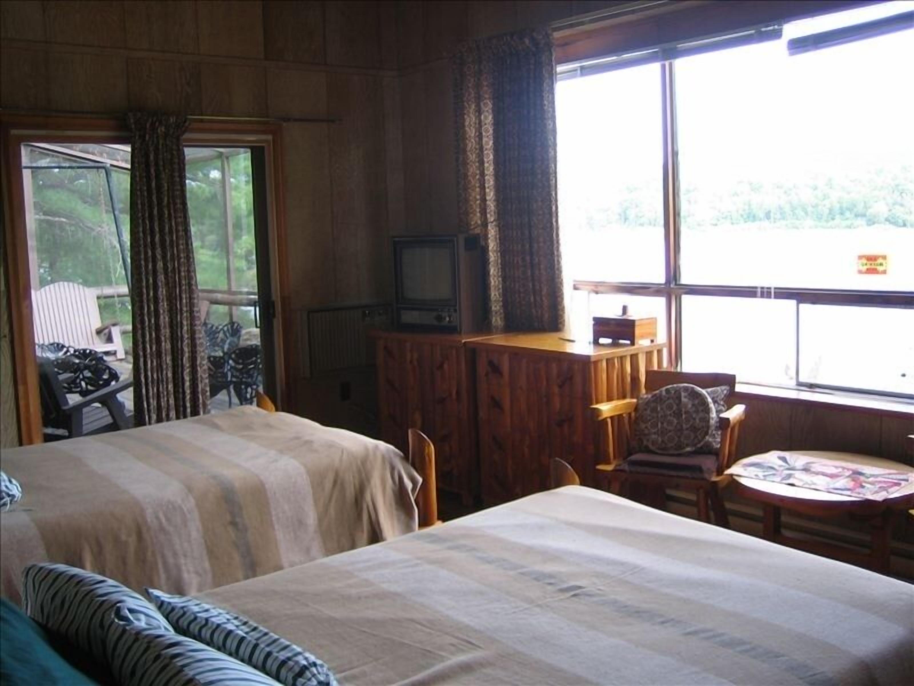 Lodge with Breathtaking View of Georgian Bay and Lacloche Mnts