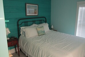 3 quartos, ferros/tábuas de passar roupa, berço de viagem