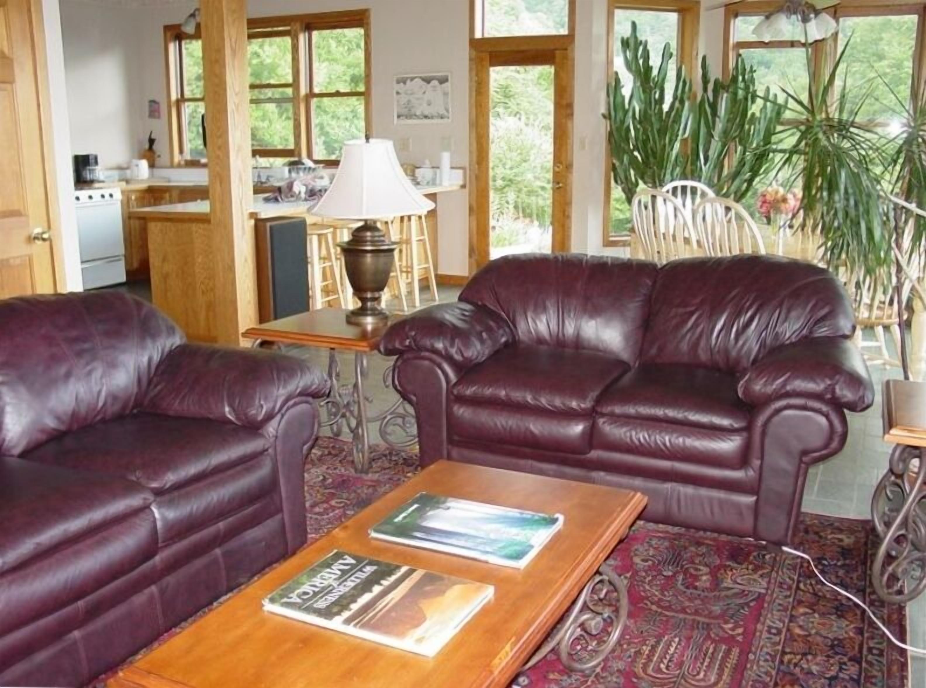 Secluded Retreat Panoramic Views, Low Rates, Hot Tub, Fire Pit