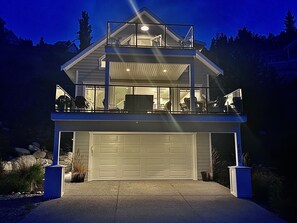 Exterior - La Casa Cottage | All-Weather Fire Pit, Two Decks & Garage | Sleeps 8 (Kelowna)