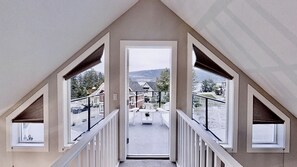 Interior - La Casa Cottage | All-Weather Fire Pit, Two Decks & Garage | Sleeps 8 (Kelowna)