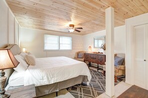 4 bedrooms, iron/ironing board, Internet, bed sheets