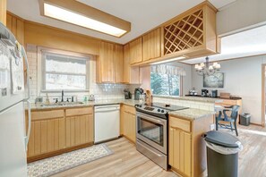 غسالة أطباق، ماكينة لصنع القهوة/الشاي، مستلزمات طهي/أطباق/أوعية