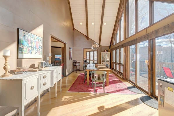 Interior - Highcliff Hacienda -Mtn House, King Beds, Ping Pong, Gas & Wood Fireplace, Grill (Seven Devils)