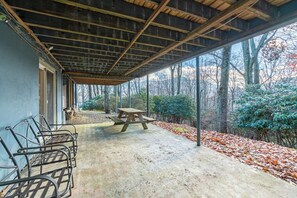 تناول الطعام بالخارج