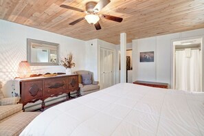 4 bedrooms, iron/ironing board, free WiFi, bed sheets - Highcliff Hacienda -Mtn House, King Beds, Ping Pong, Gas & Wood Fireplace, Grill (Seven Devils)