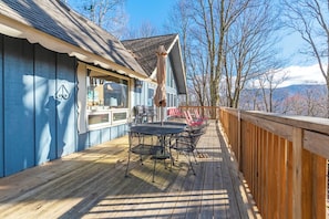 Outdoor dining - Highcliff Hacienda -Mtn House, King Beds, Ping Pong, Gas & Wood Fireplace, Grill (Seven Devils)