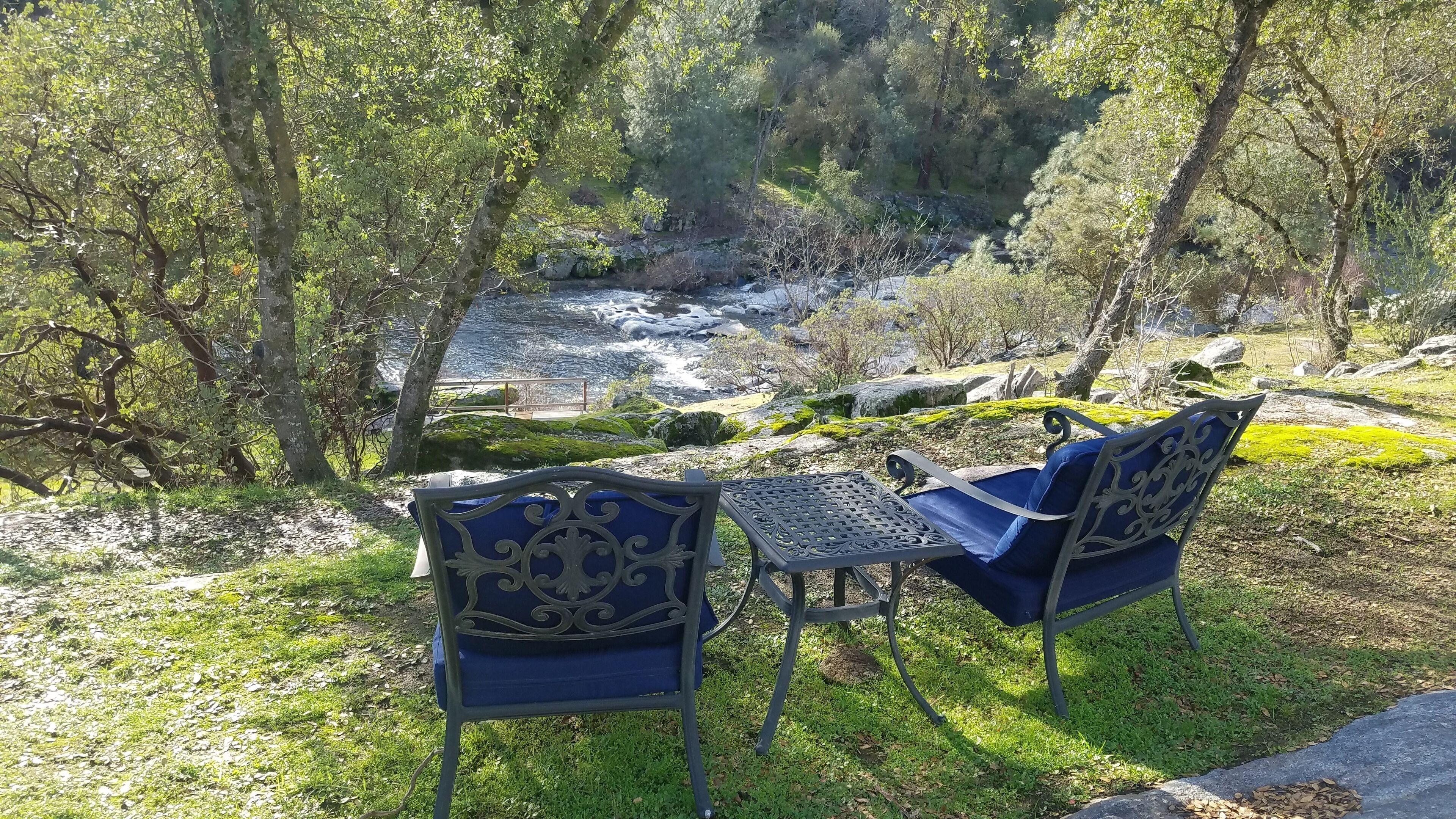 Private Riverview Getaway /w Hot Tub