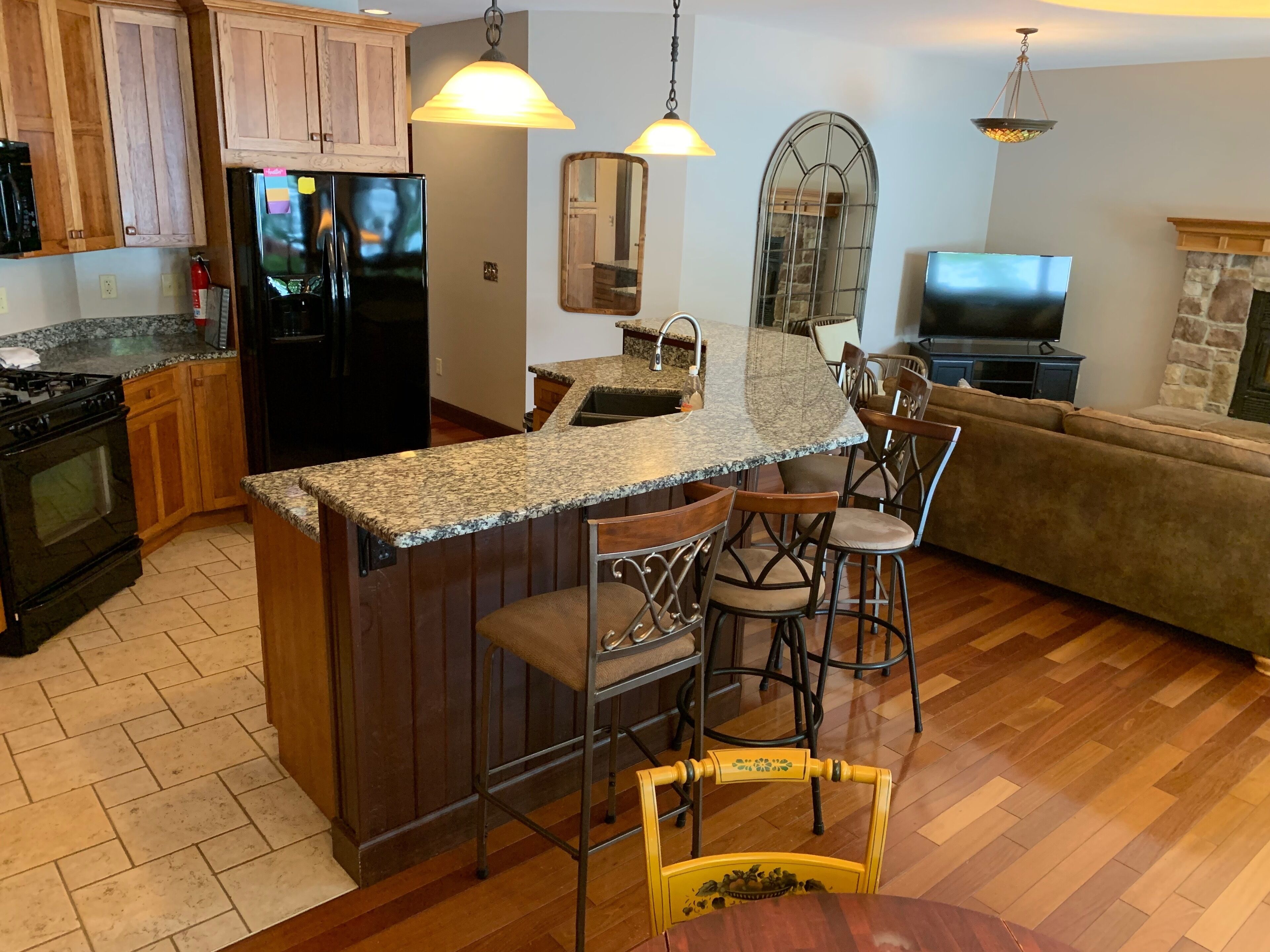 Upscale Cayuga Lakefront - beautiful water access - on Wine Trial