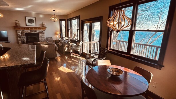 Interior - Cayuga Lakefront - beach, dock, hoist - Seneca Falls, Finger Lakes Wine Trail (Fayette)