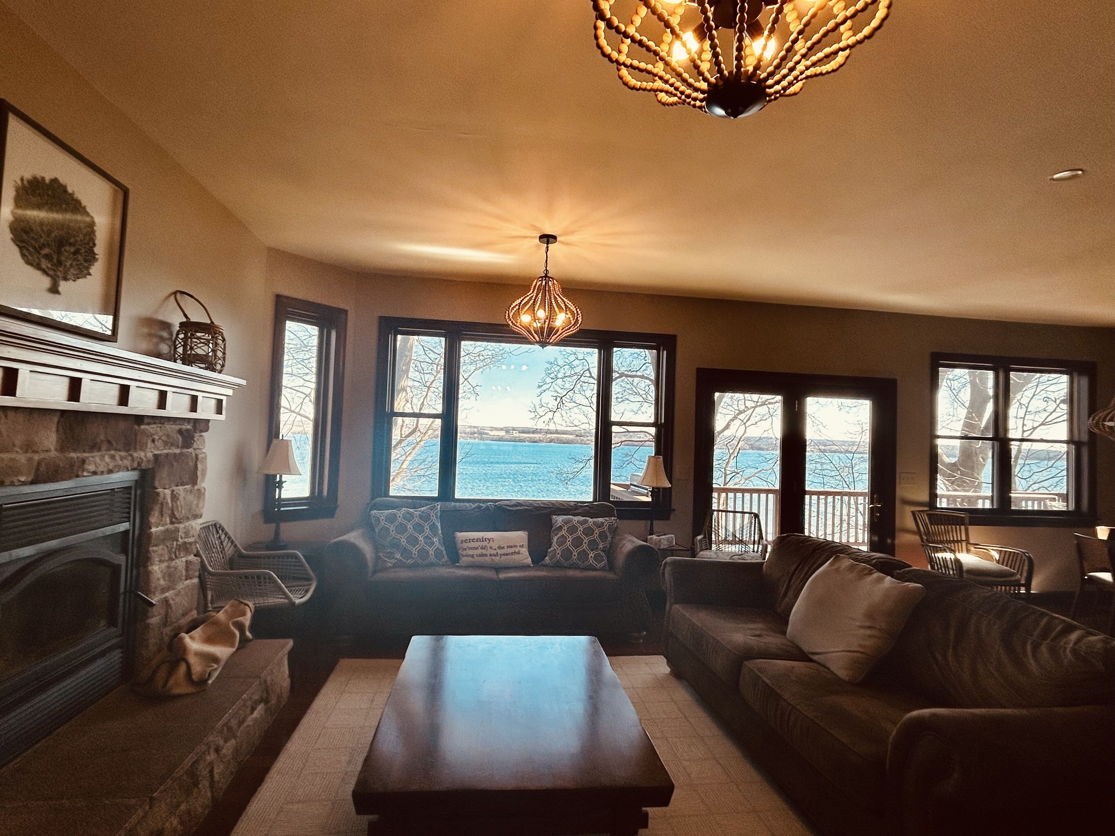 Télévision, cheminée