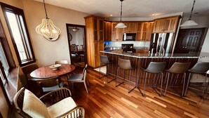 Dining - Cayuga Lakefront - beach, dock, hoist - Seneca Falls, Finger Lakes Wine Trail (Fayette)