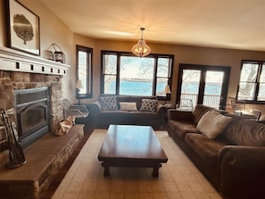 TV, fireplace - Upscale Cayuga Lakefront - beautiful water access - on Finger Lakes Wine Trail (Fayette)