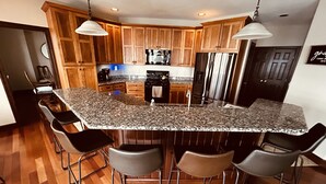 Private kitchen - Cayuga Lakefront - beach, dock, hoist - Seneca Falls, Finger Lakes Wine Trail (Fayette)