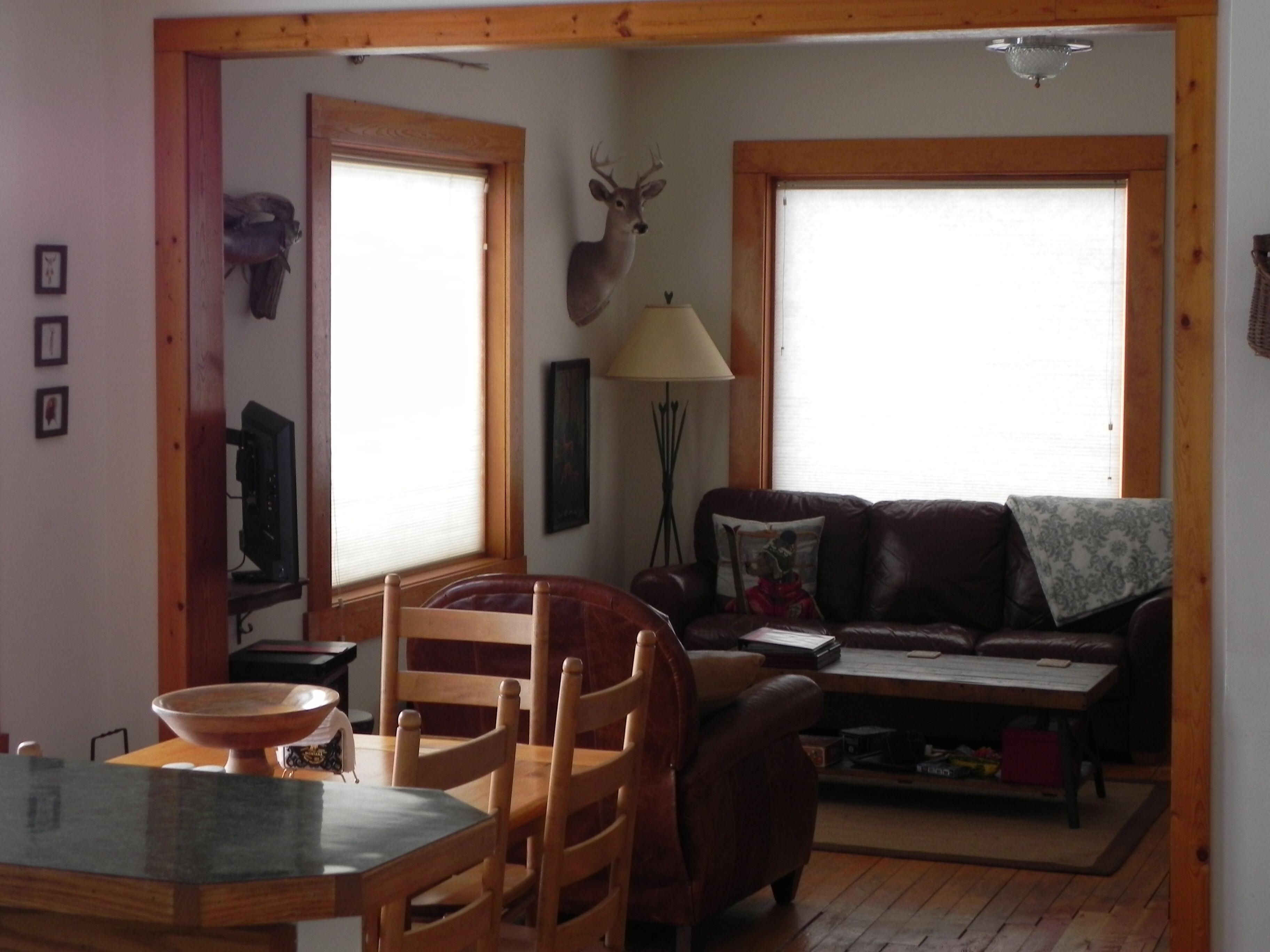 The Douglas Creek Cottage, Great Views, Cozy and Comfortable.