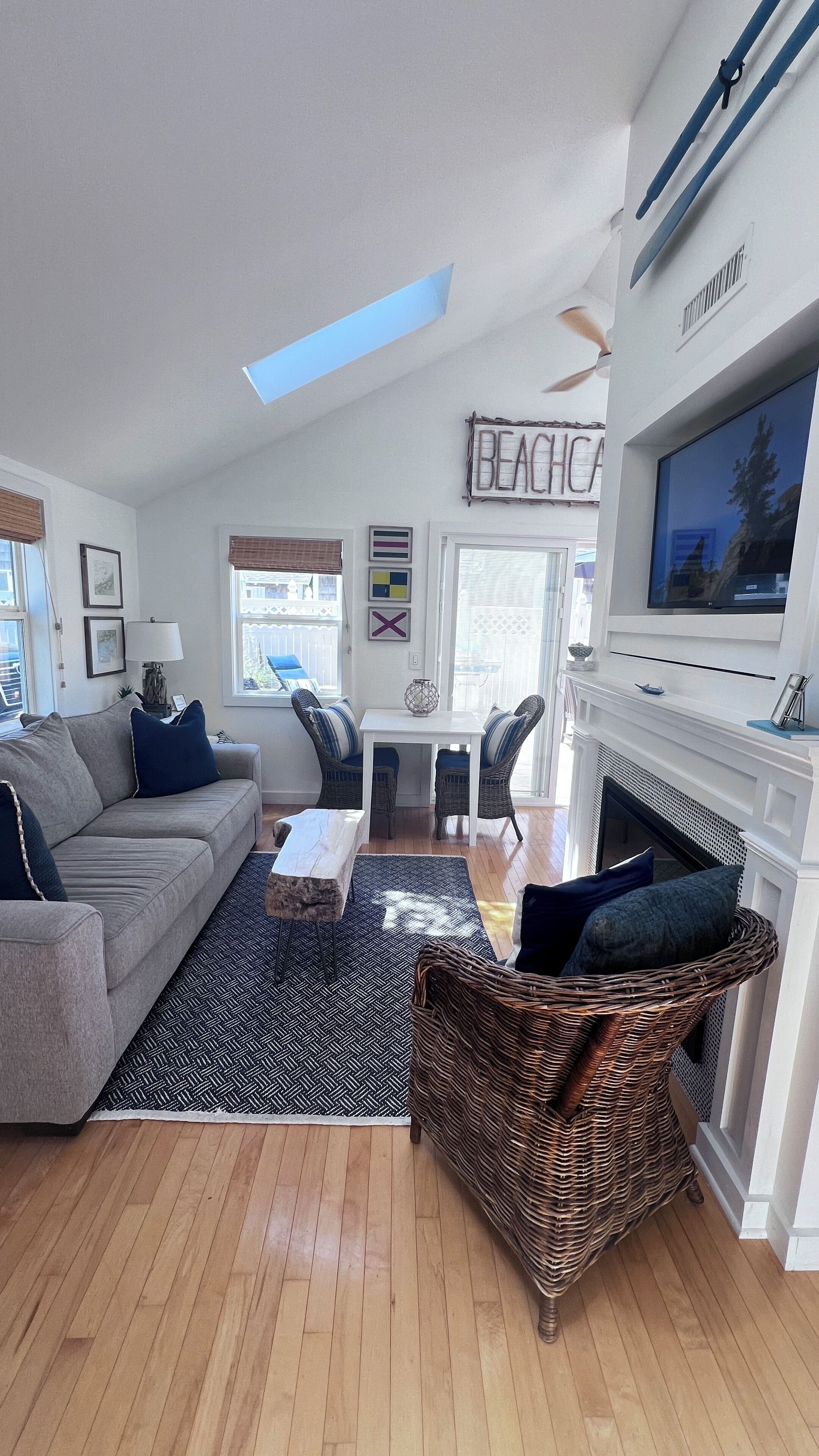 Smart TV, fireplace, stereo