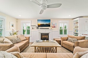 TV, fireplace, DVD player, foosball - Experience Cape May charm near Washington St Mall (Cape May)