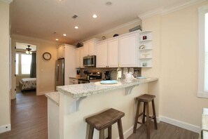 Refrigerador, microondas, horno, placa de cocina