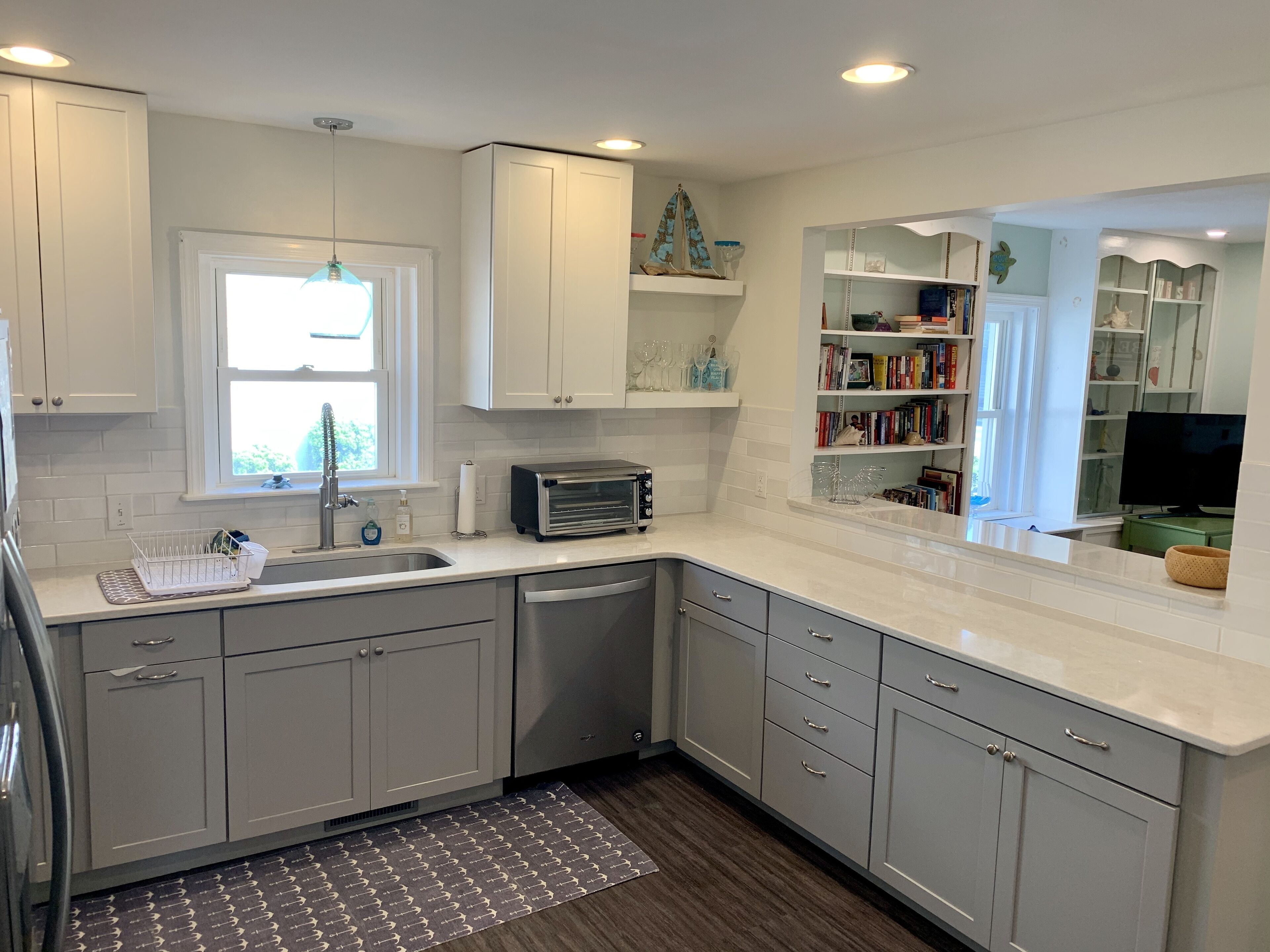 Large 4 Bedroom Lewes Beach Cottage. Pet friendly. Steps to beach. 