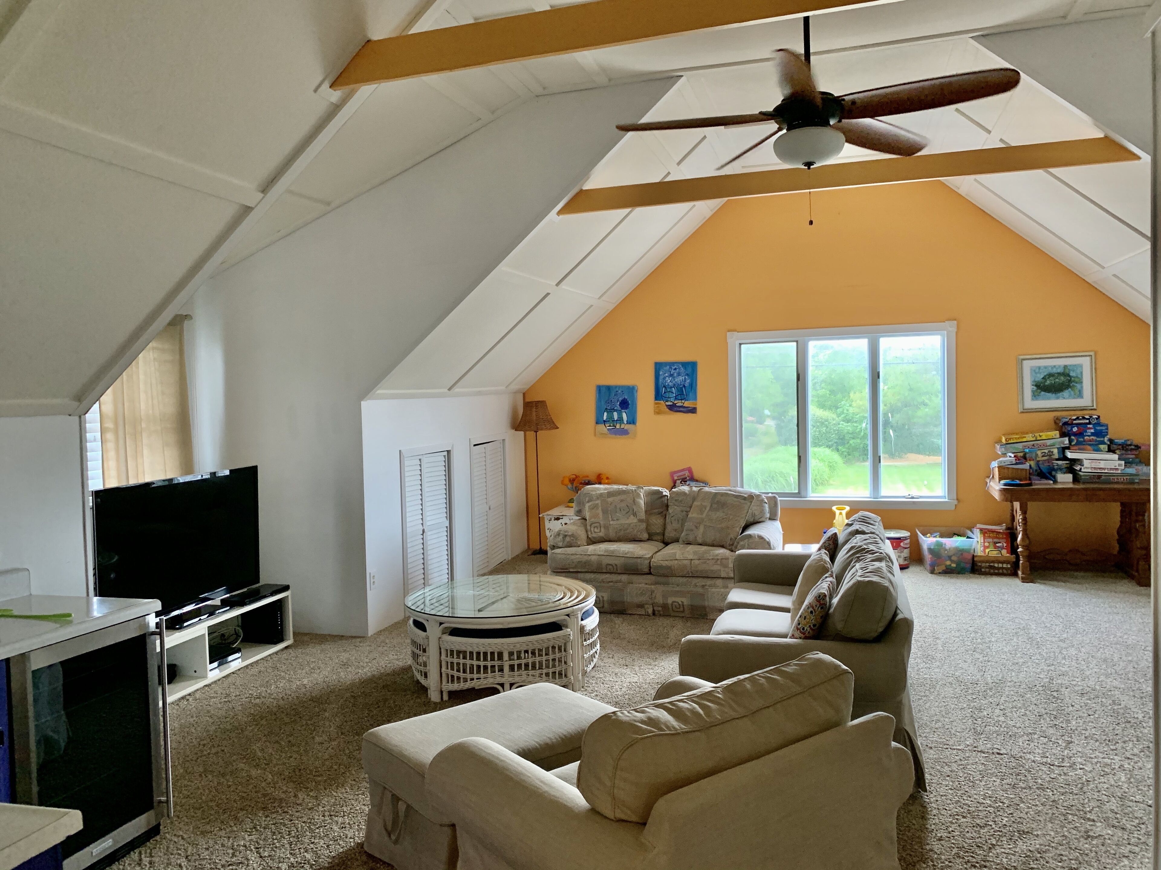 Large 4 Bedroom Lewes Beach Cottage. Pet friendly. Steps to beach. 