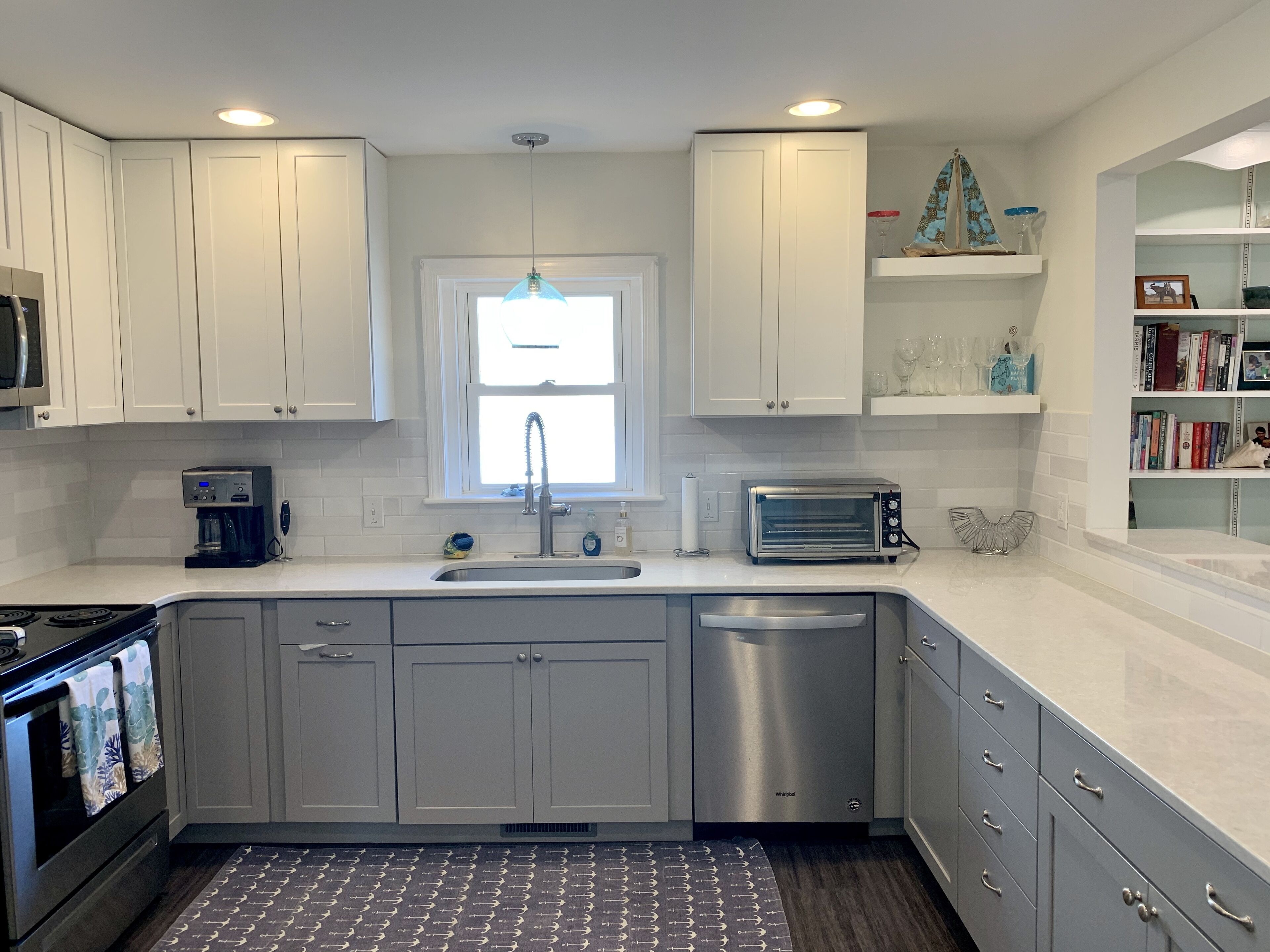 Large 4 Bedroom Lewes Beach Cottage. Pet friendly. Steps to beach. 