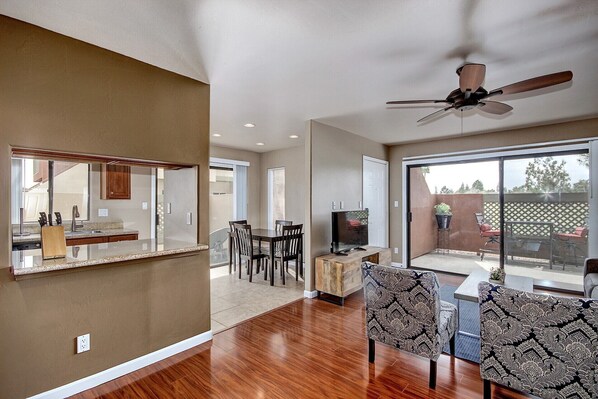 Interior - ON GOLF COURSE & Camelback Mtn Views, Spring Training & Shopping (Scottsdale)