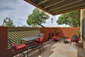 Outdoor dining - ON GOLF COURSE & Camelback Mtn Views, Spring Training & Shopping (Scottsdale)