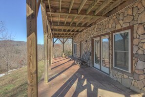 Terrace/patio - Hawk Haven | Secluded Log Cabin with Fire Pit & Mountain Views! (Black Mountain)