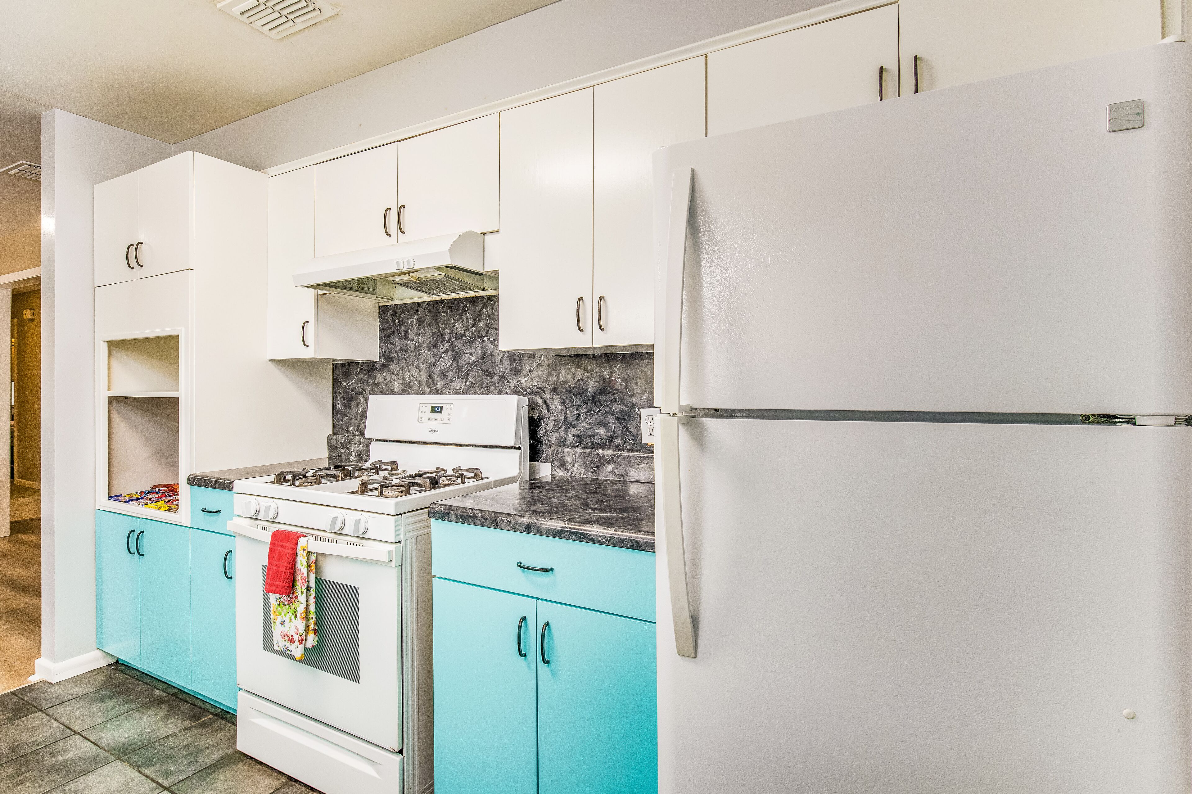 Near EVERYTHING House Discounted for Longer Stays