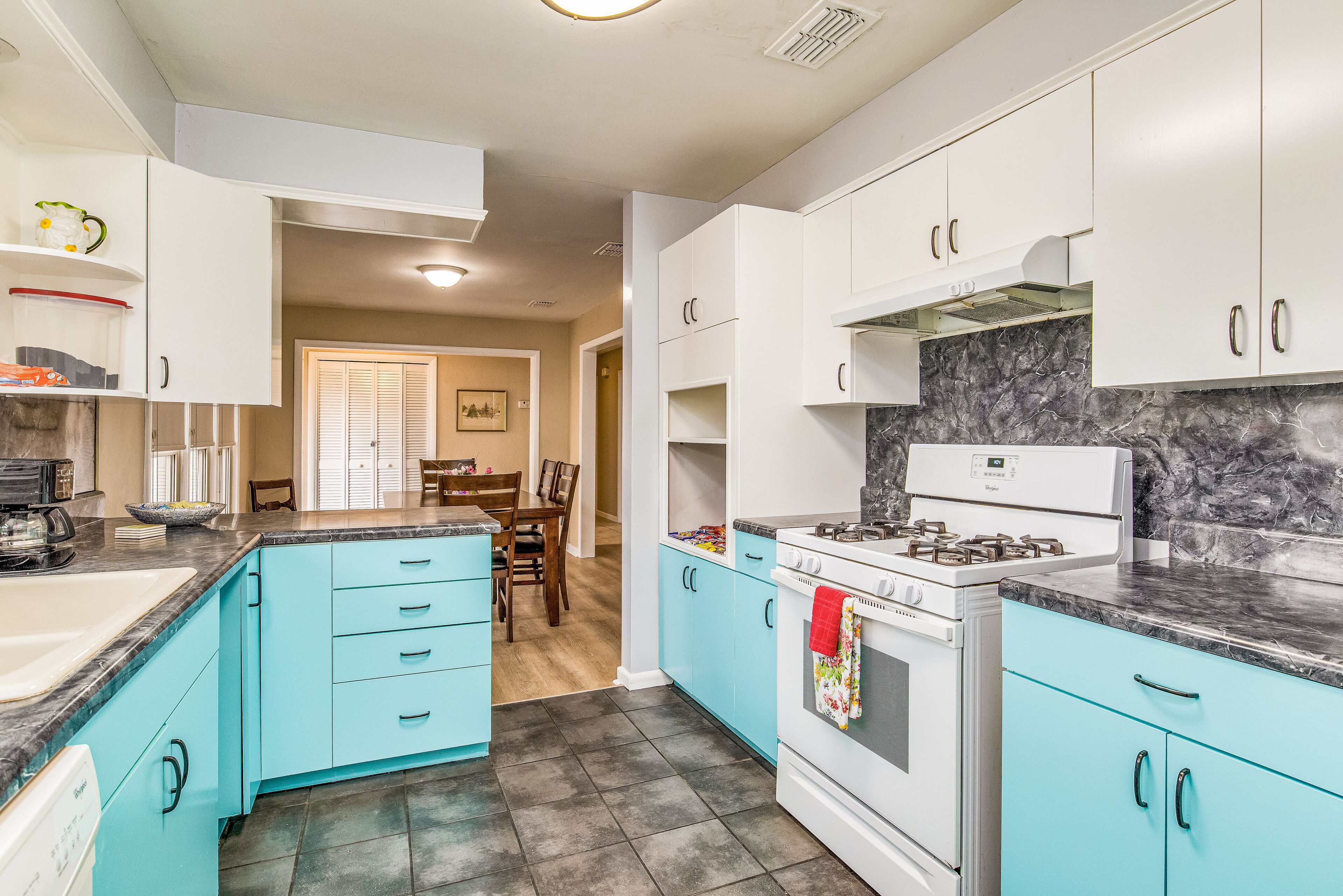 Near EVERYTHING House Discounted for Longer Stays