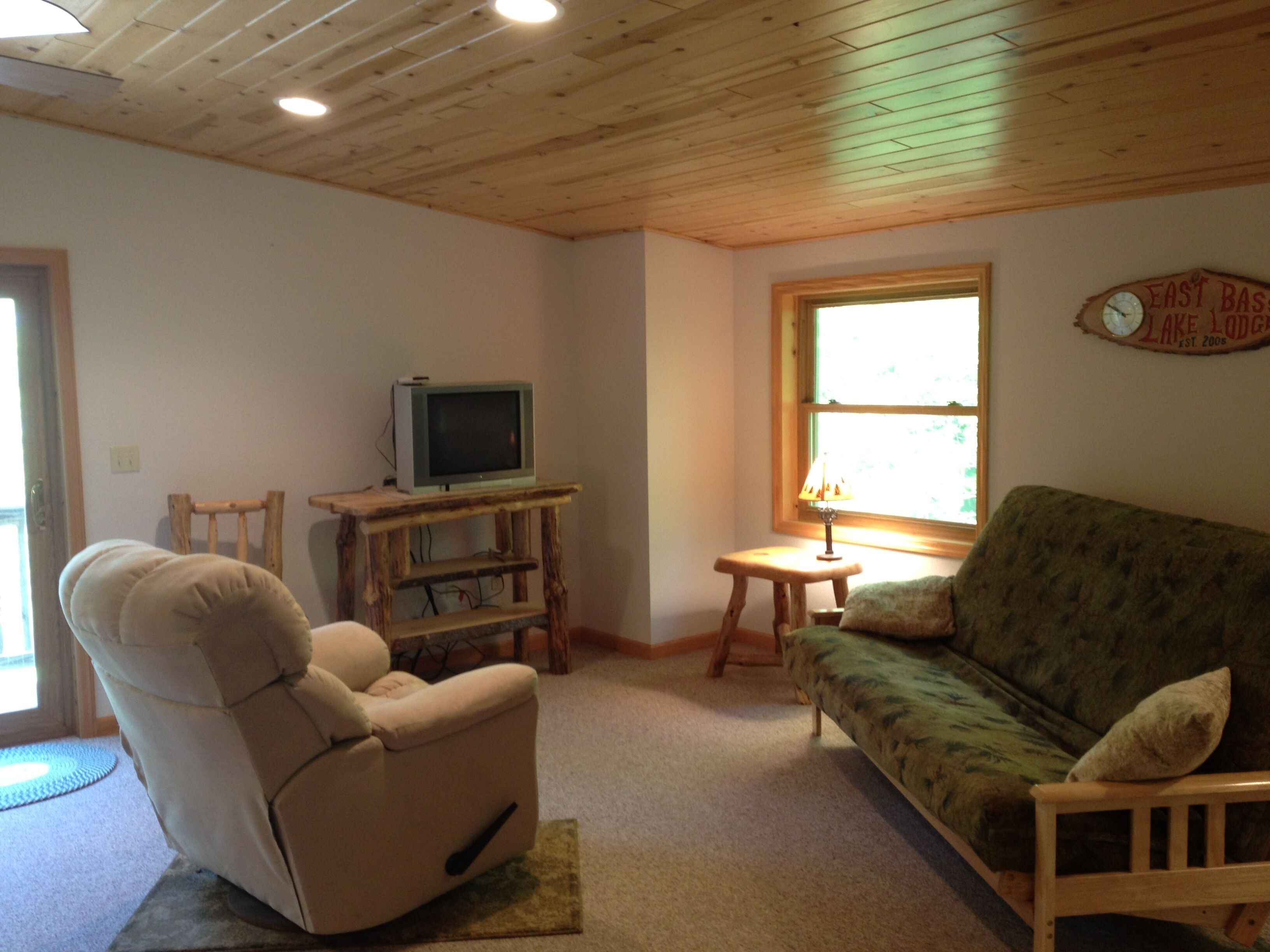 Smart TV, fireplace, DVD player, books