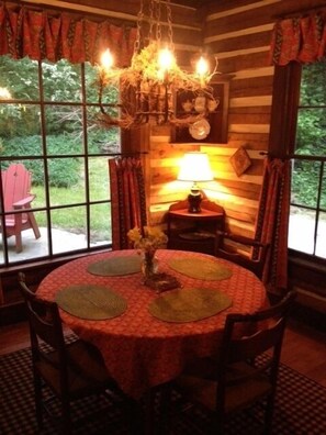 Dining - Dog Trot Cabin: Secluded Retreat at Fletcher Park within city limits. (Cleveland)