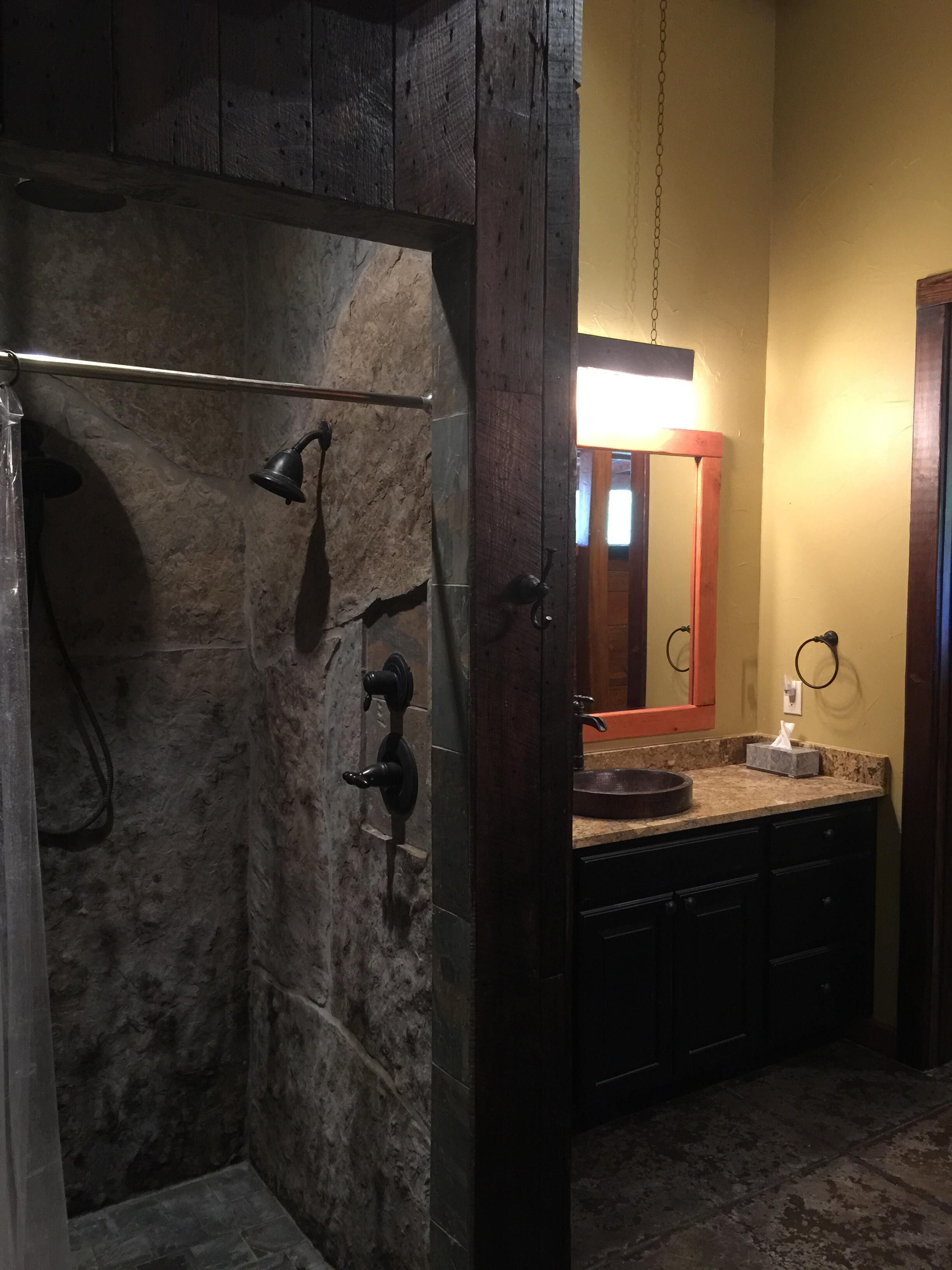 Coyote Creek Ranch - Rustic Family Reunion Ranch Or Wedding Venue