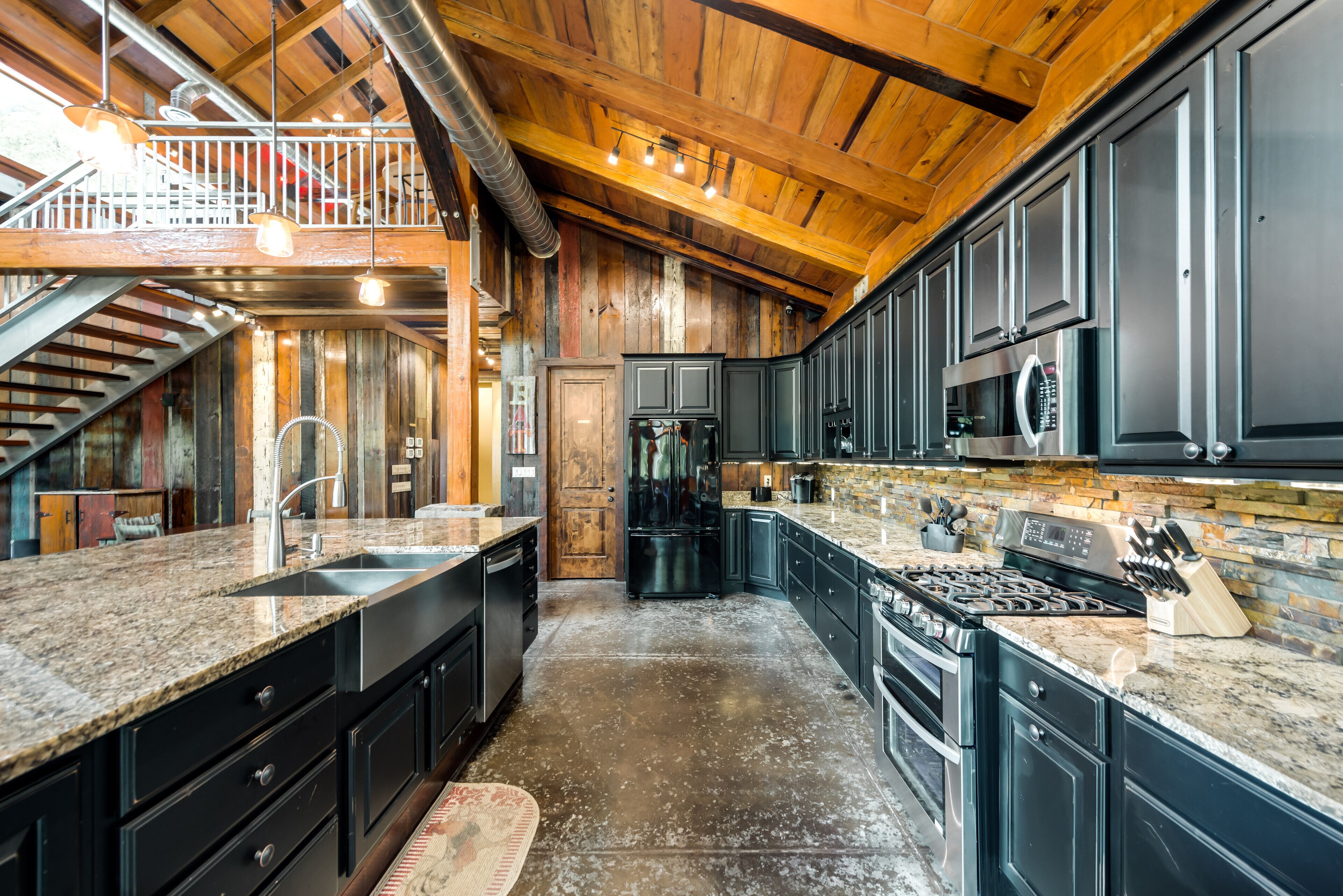 Coyote Creek Ranch - Rustic Family Reunion Ranch Or Wedding Venue