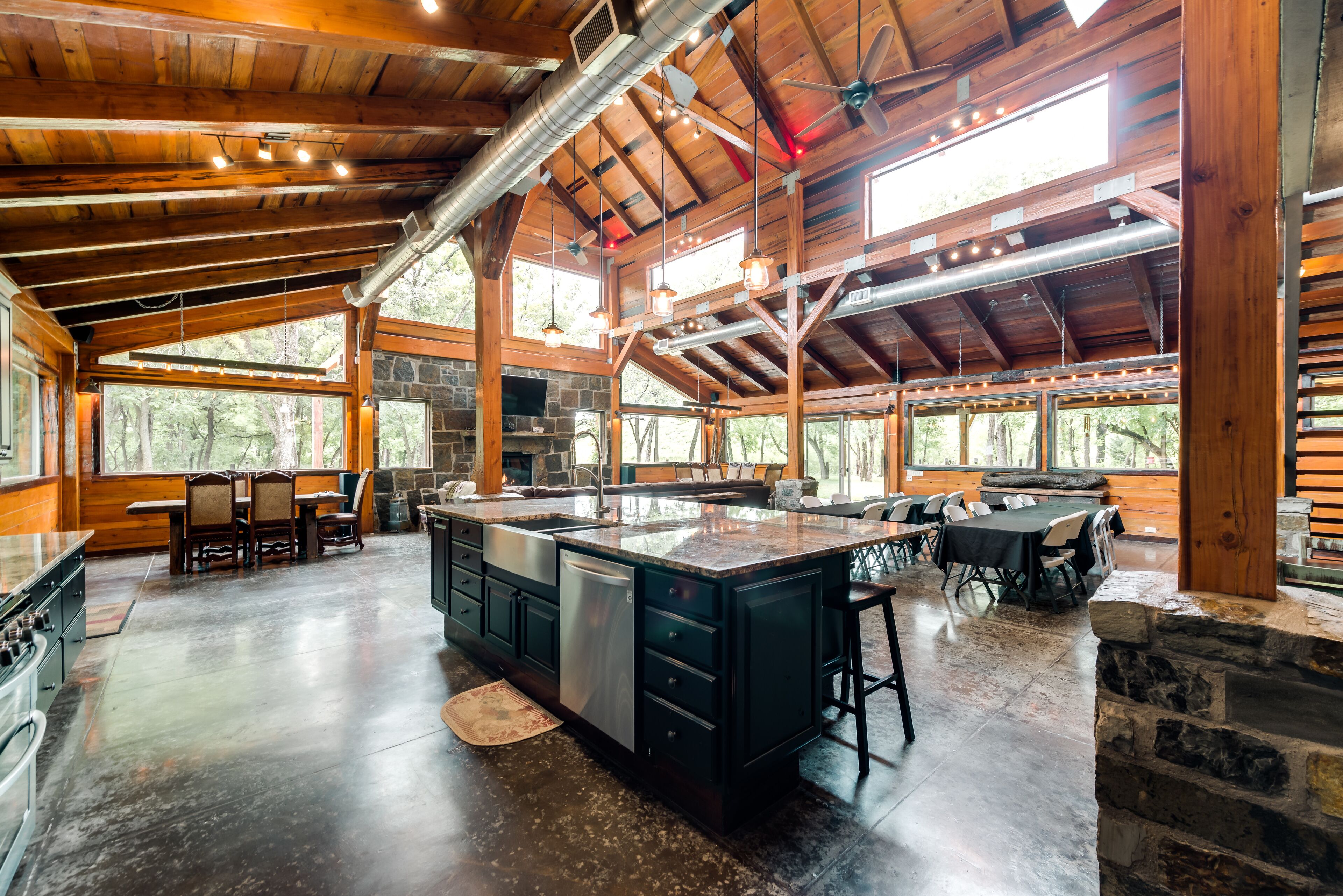 Coyote Creek Ranch - Rustic Family Reunion Ranch Or Wedding Venue