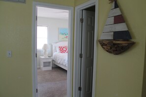 4 bedrooms, iron/ironing board, free WiFi