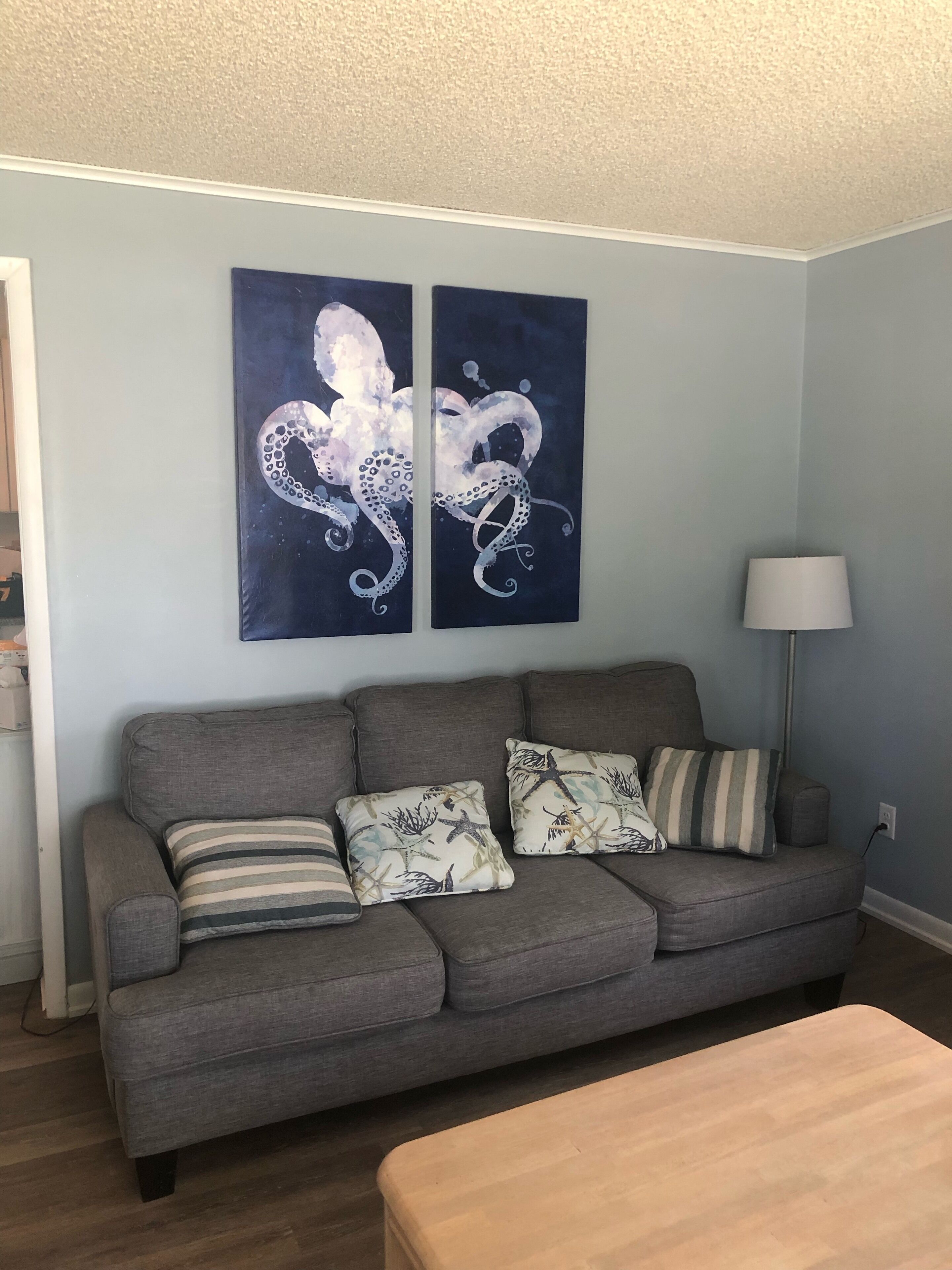 4BR 2BA - beach getaway! Pet friendly, sleeps 10. Walk to beach and town