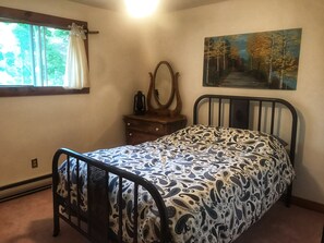 3 bedrooms, Internet, bed sheets - Private Muskoka cottage on 5 acres with 300 ft of waterfront  (Utterson)