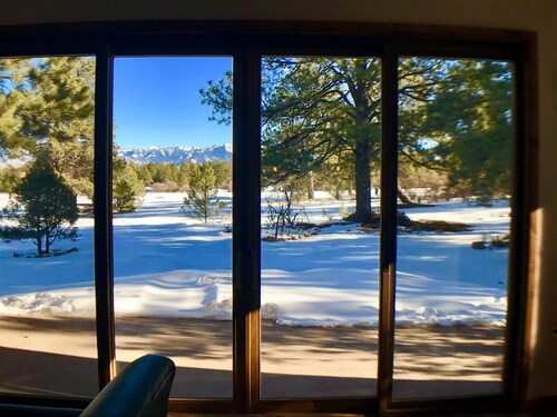 Villa de golf contemporánea con respaldo al campo de golf Divide Ranch, vistas panorámicas de Mtn